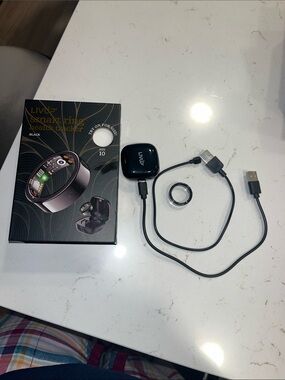 LIVUp Smart Ring Health Tracker in Black
Receipt in box with warranty!
